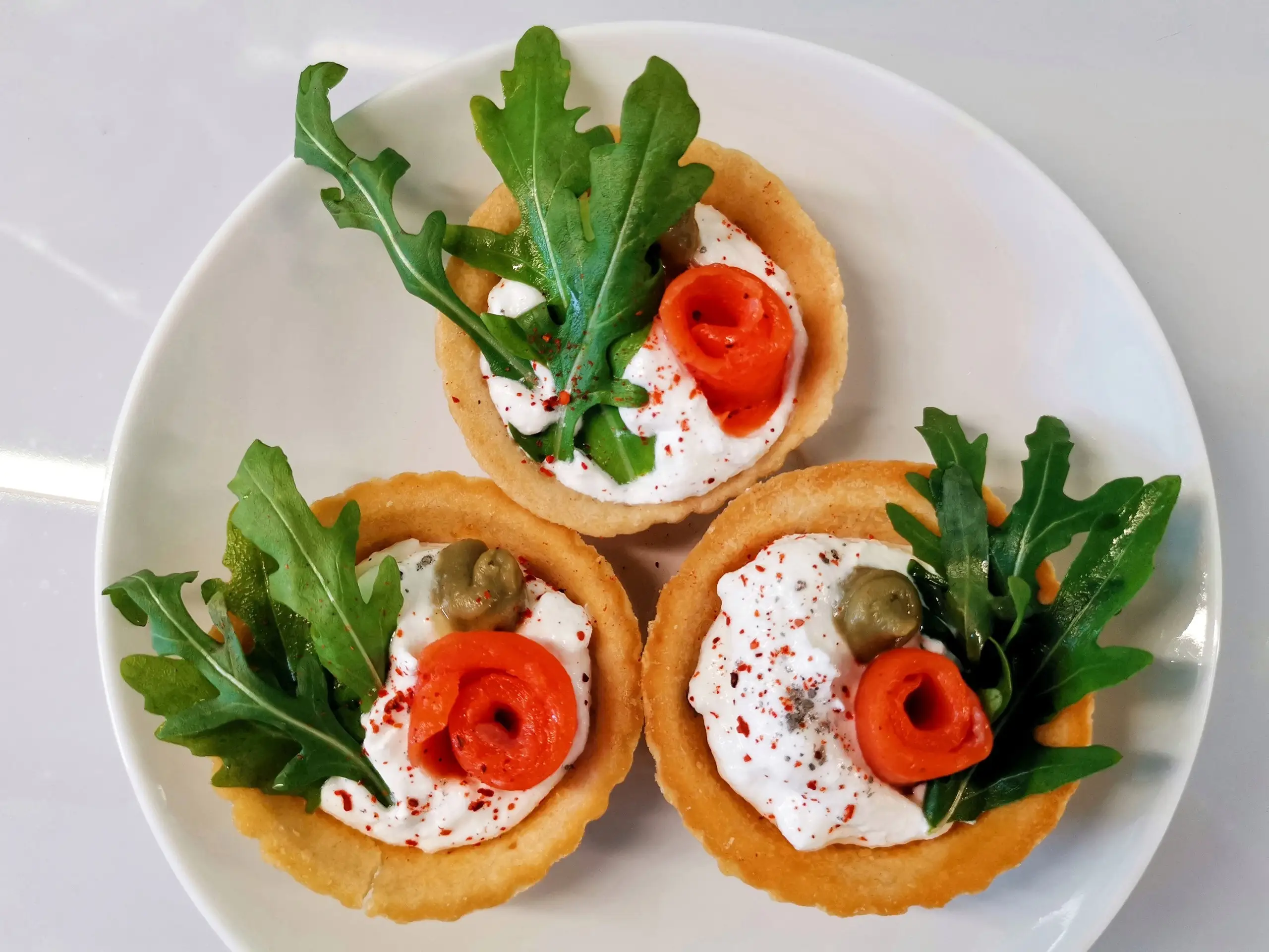 Шаг 10: Тарталетки с красной рыбой