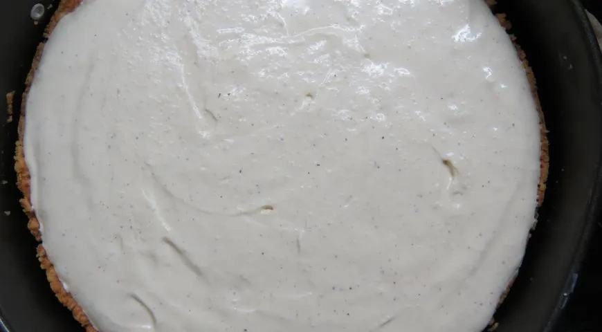 Творожный пирог с клубникой: шаг 10