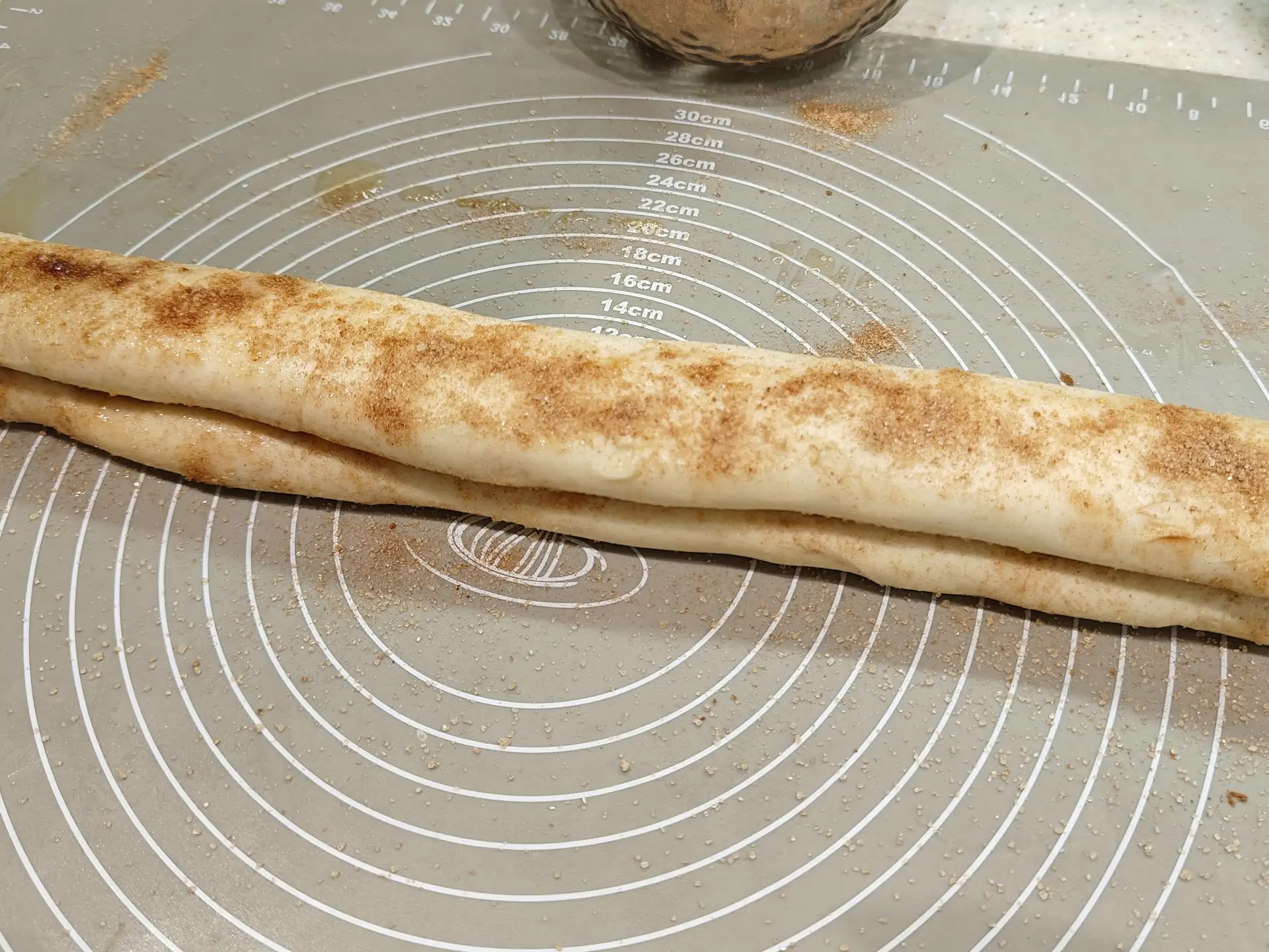 Шаг 10: Ушки с сахаром и корицей из слоеного теста