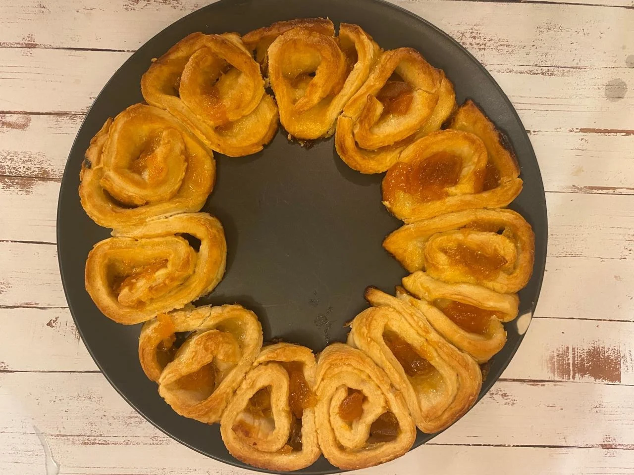 Шаг 10: Веночек абрикосовый из слоеного теста