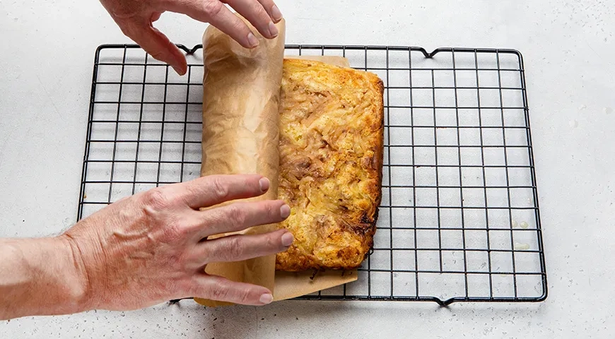 Яблочный рулет на сгущенном молоке: шаг 10