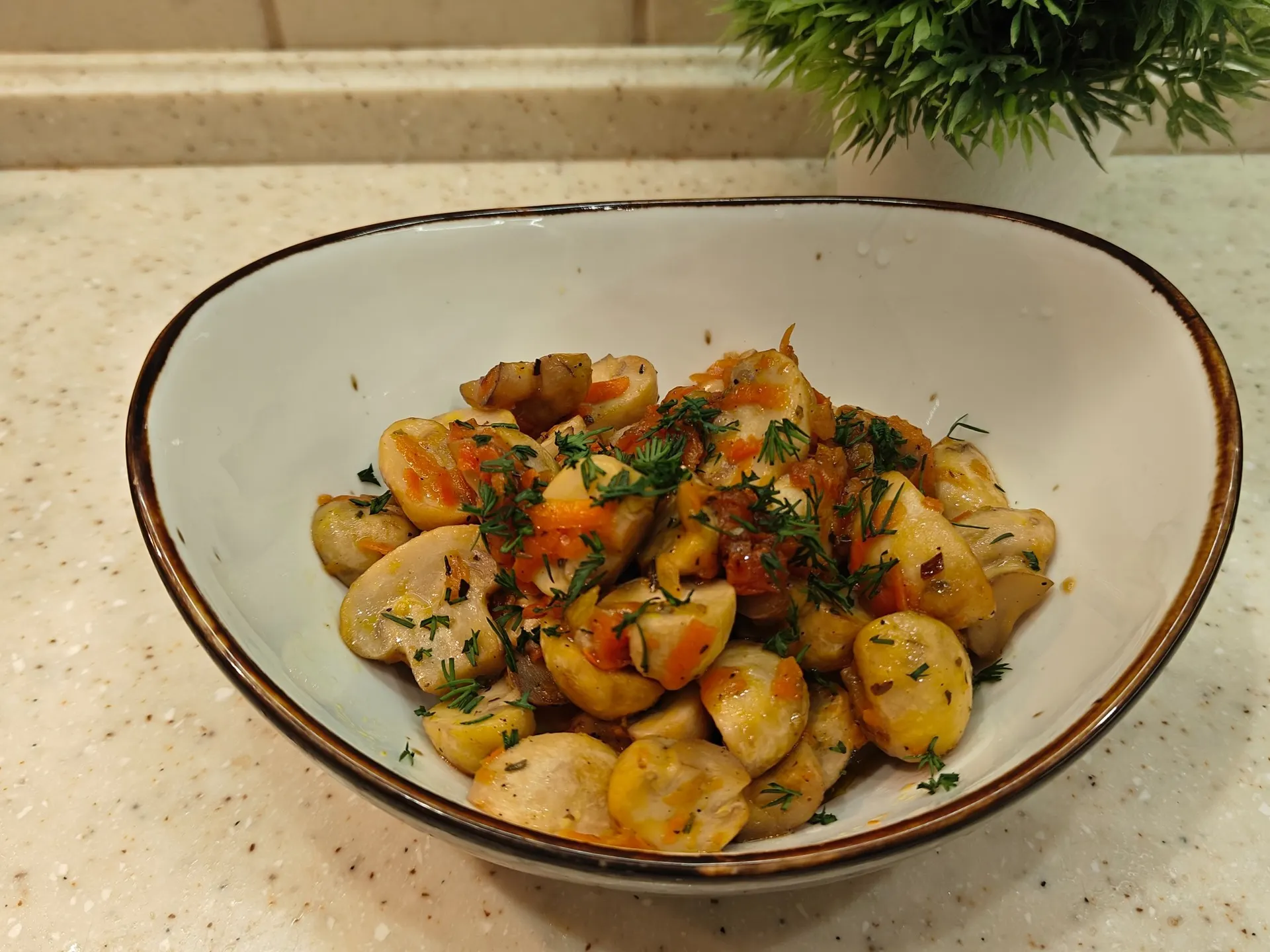 Шаг 10: Закусочные шампиньоны на сковороде