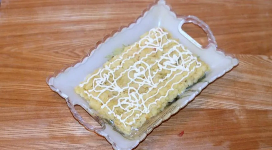 Закусочный торт Селедка под шубой: шаг 10