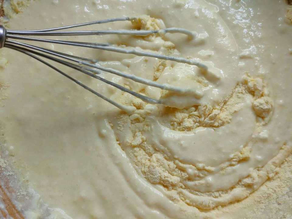 Шаг 11: Бисквитный пирог с изюмом и клюквой