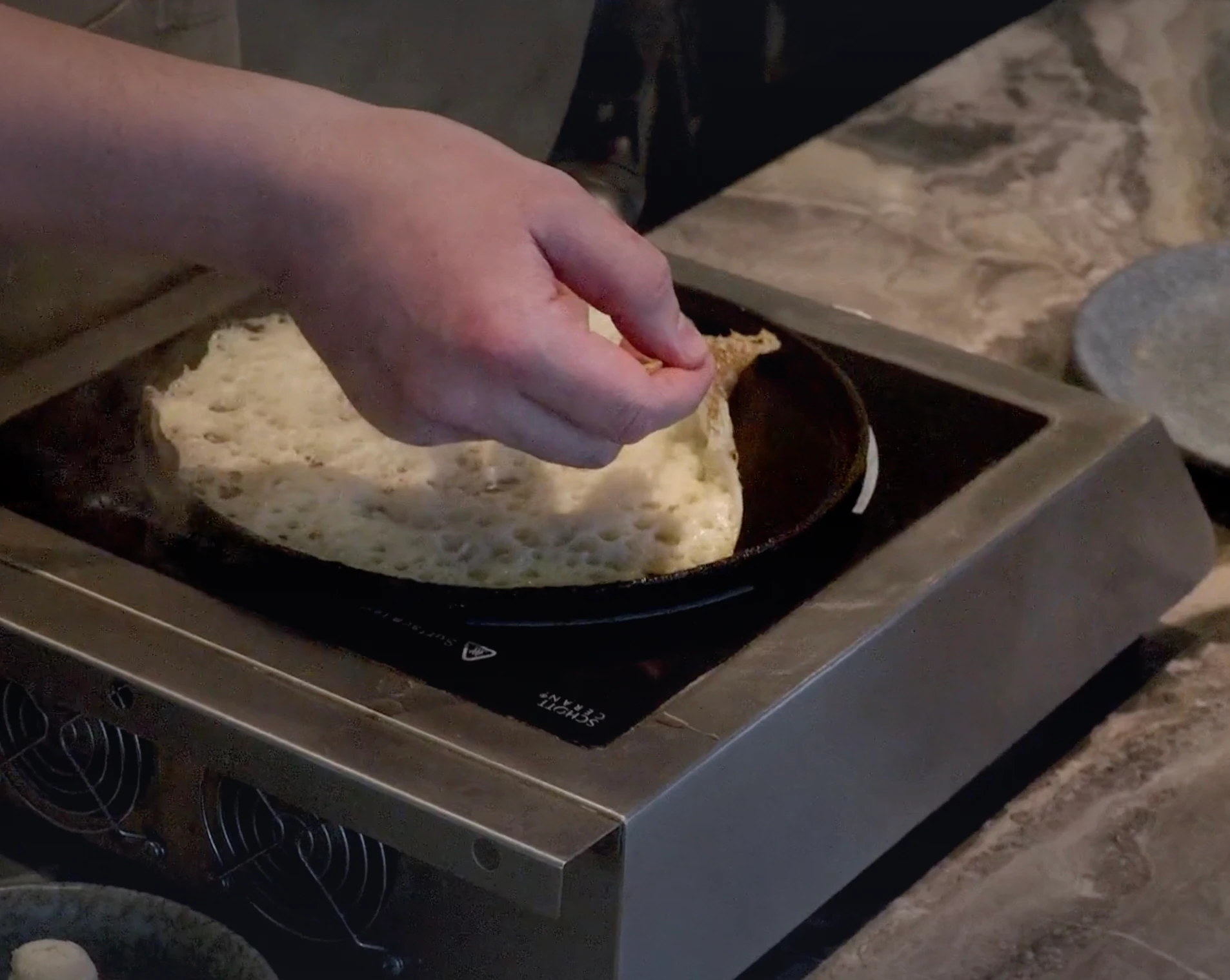 Шаг 11: Блины с дырочками от шеф-повара