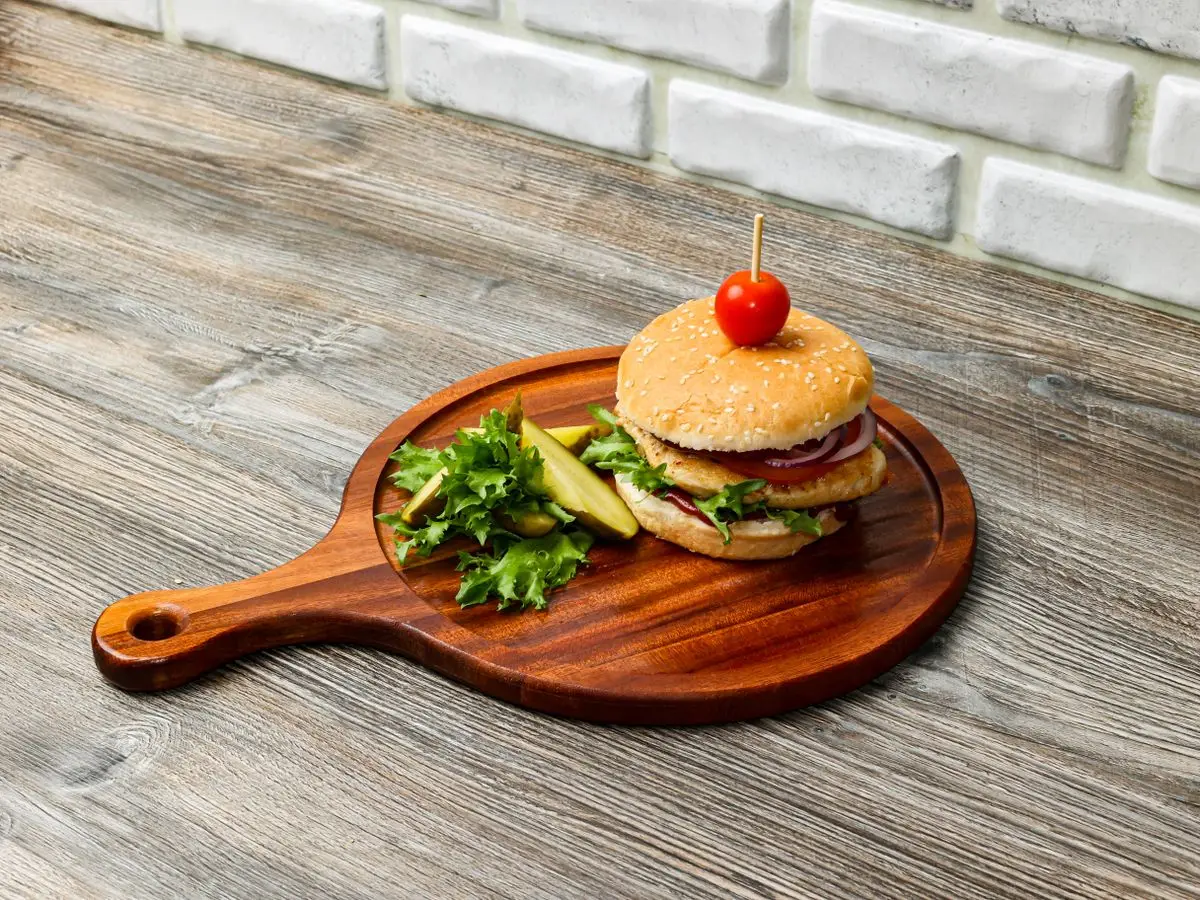 Шаг 11: Бургер с куриной грудкой