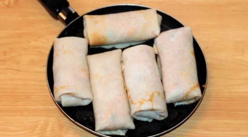 Фаршированные блины с икорным соусом: шаг 11