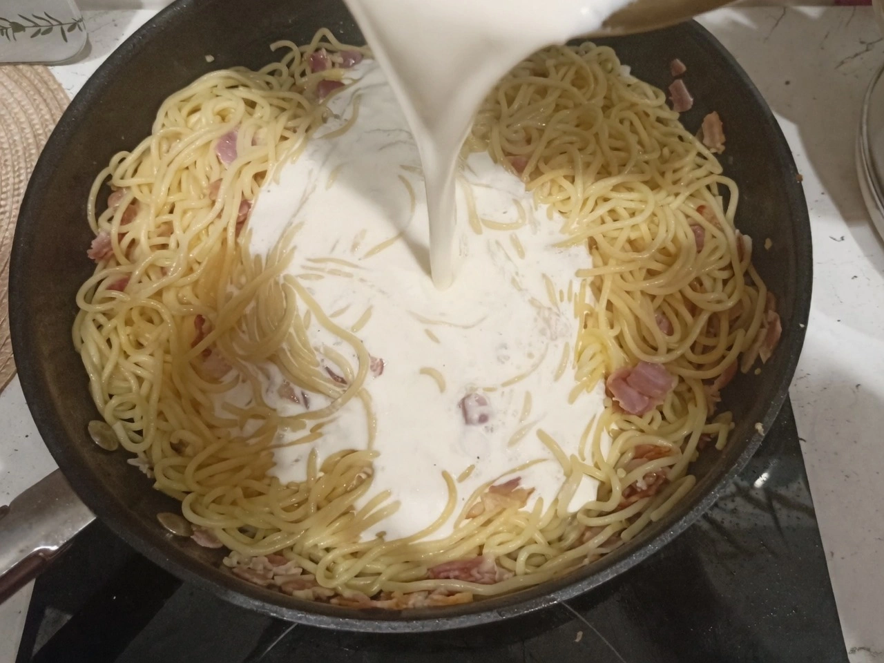 Шаг 11: Карбонара с беконом и сливками