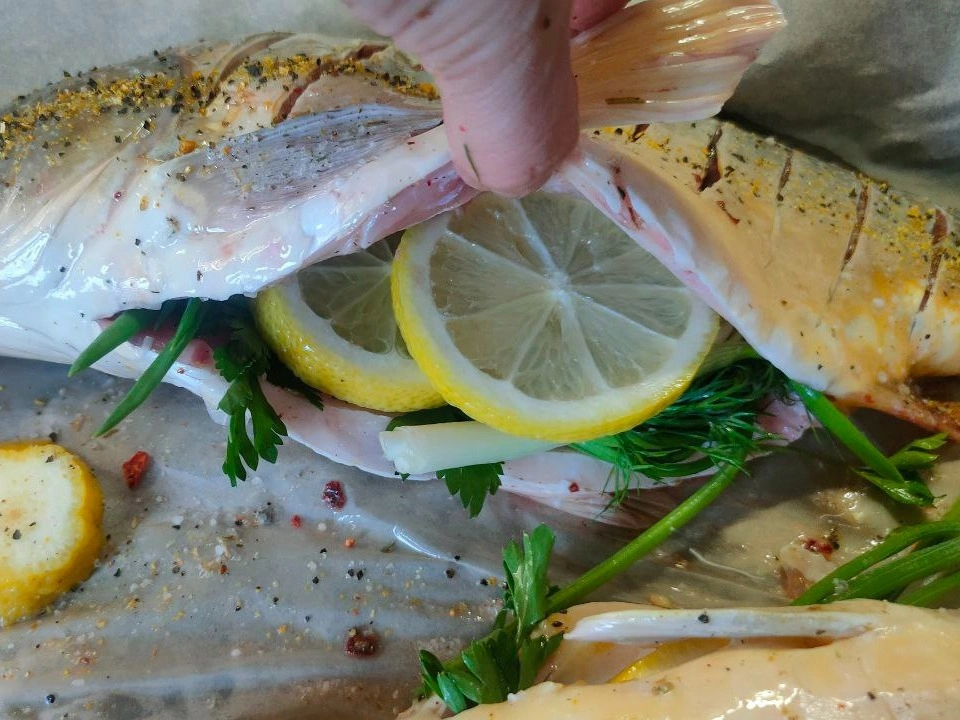 Шаг 11: Карп, запеченный в духовке