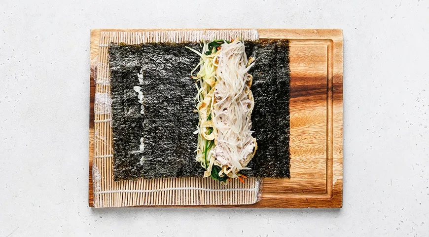 Кимбап с тунцом: шаг 11