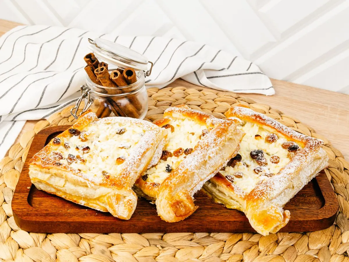 Шаг 11: Конвертики с творогом и изюмом