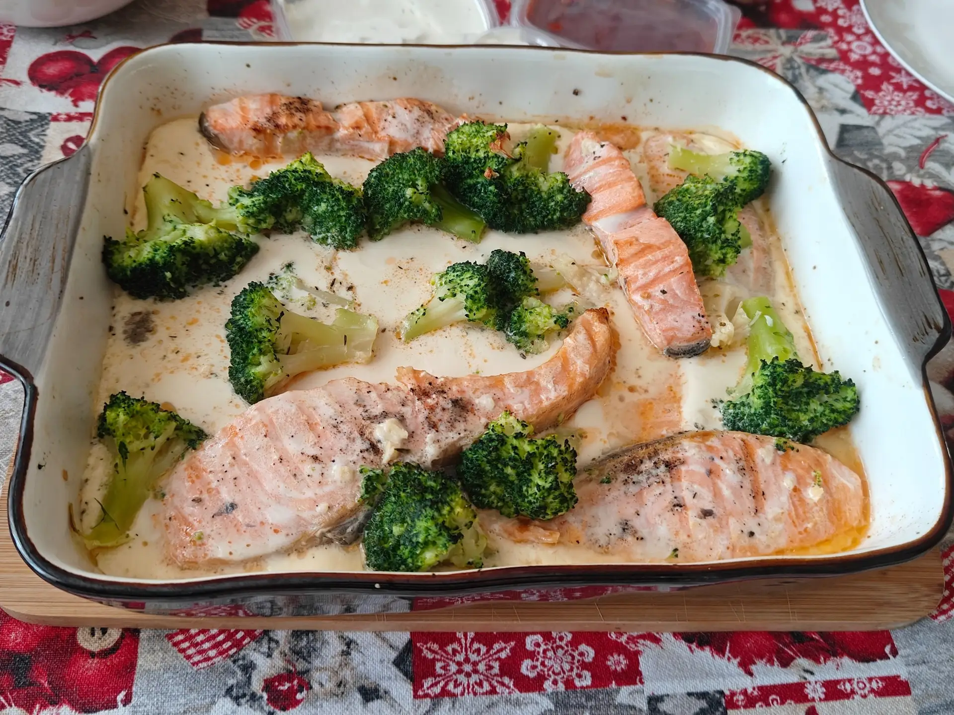 Шаг 11: Красная рыба с брокколи в сливочном соусе