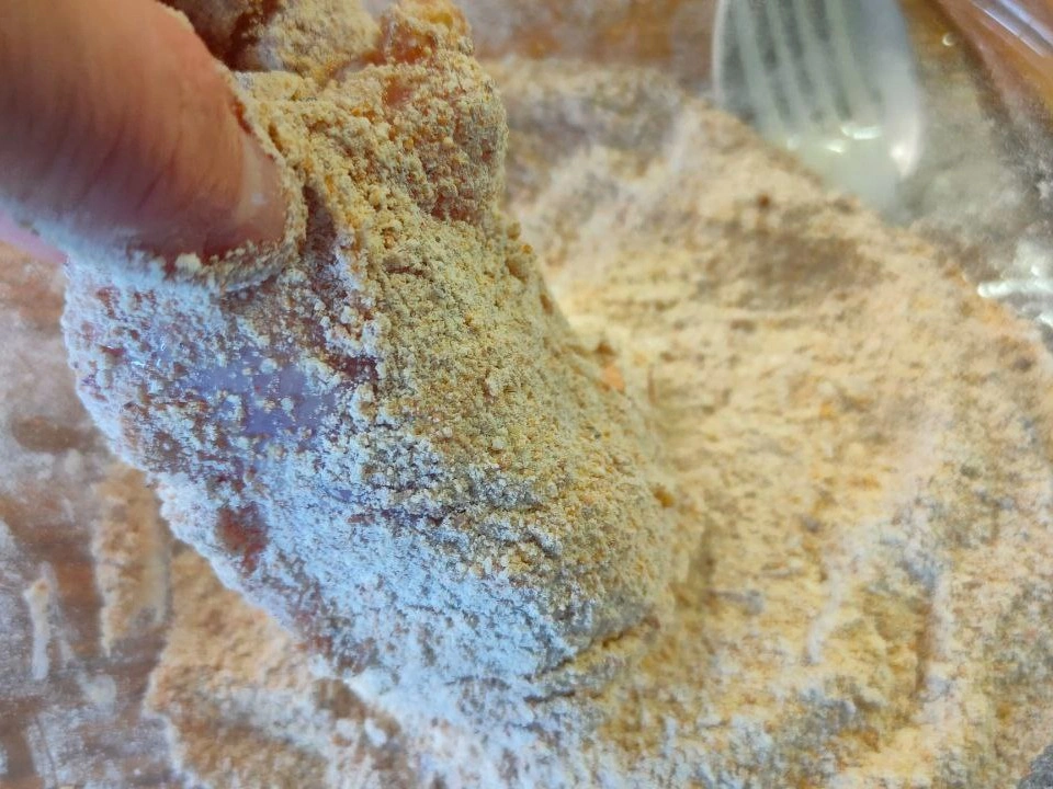 Шаг 11: Куриные бедра, запеченные в панировке