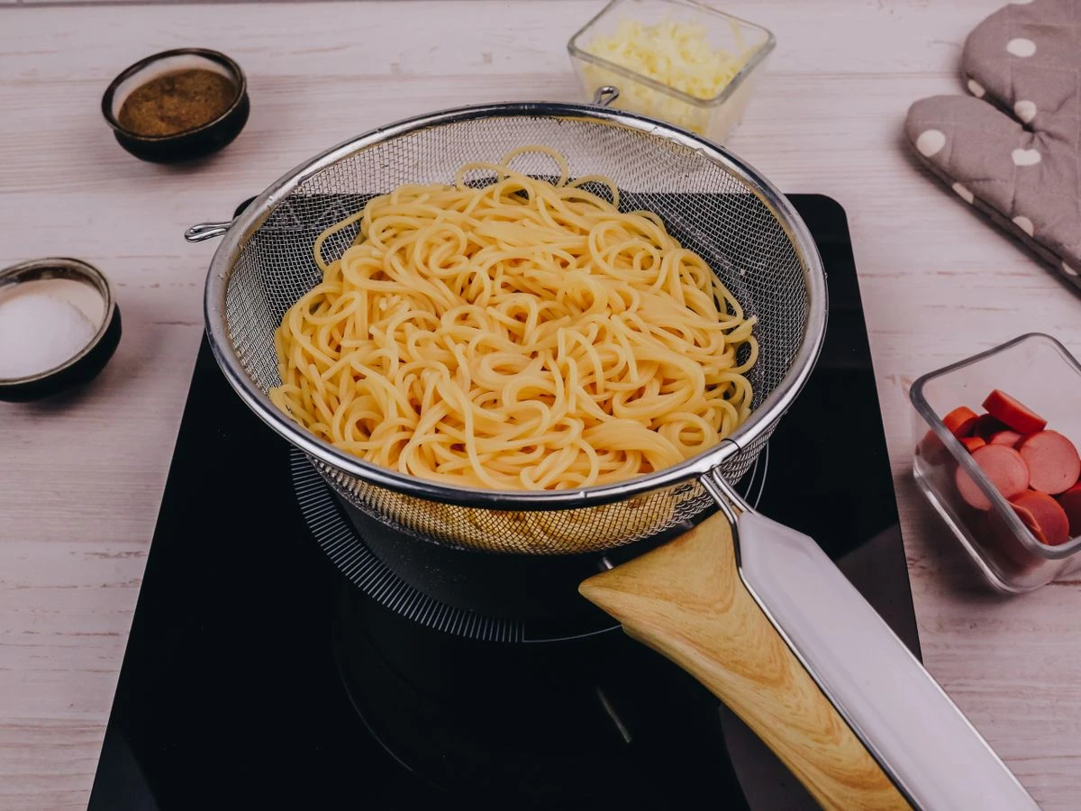 Шаг 11: Макароны с сосисками в томатном соусе