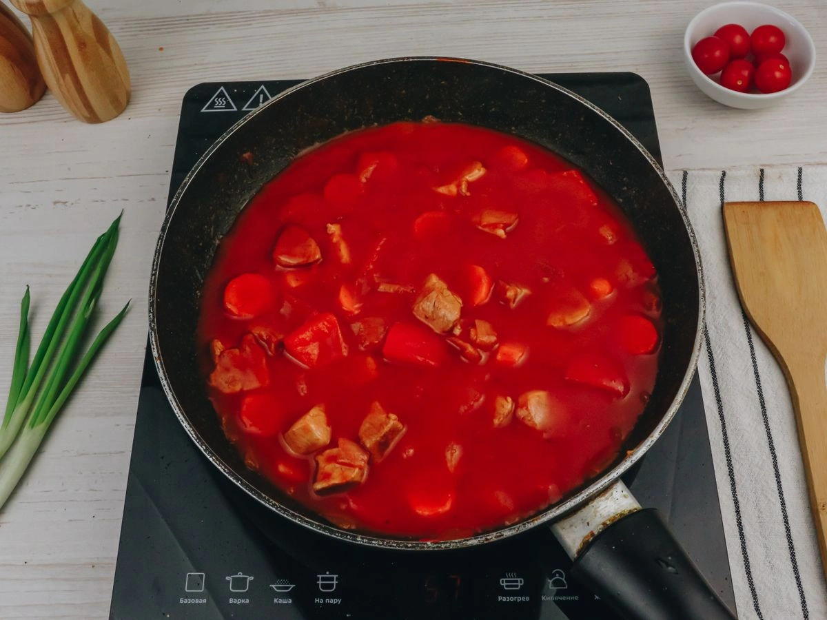 Шаг 11: Пюре со свиным гуляшом