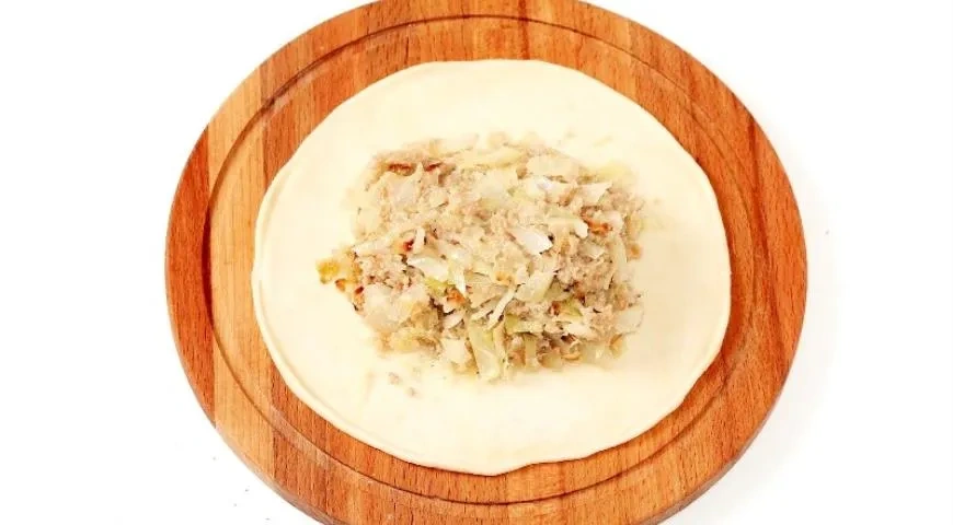 Расстегаи с капустой и мясом в духовке: шаг 11