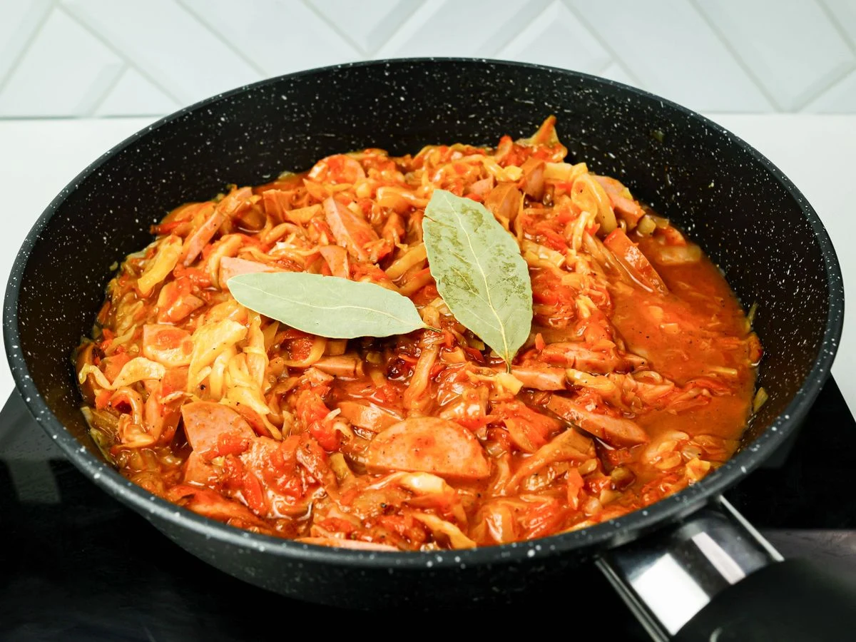 Шаг 11: Сардельки с тушеными овощами