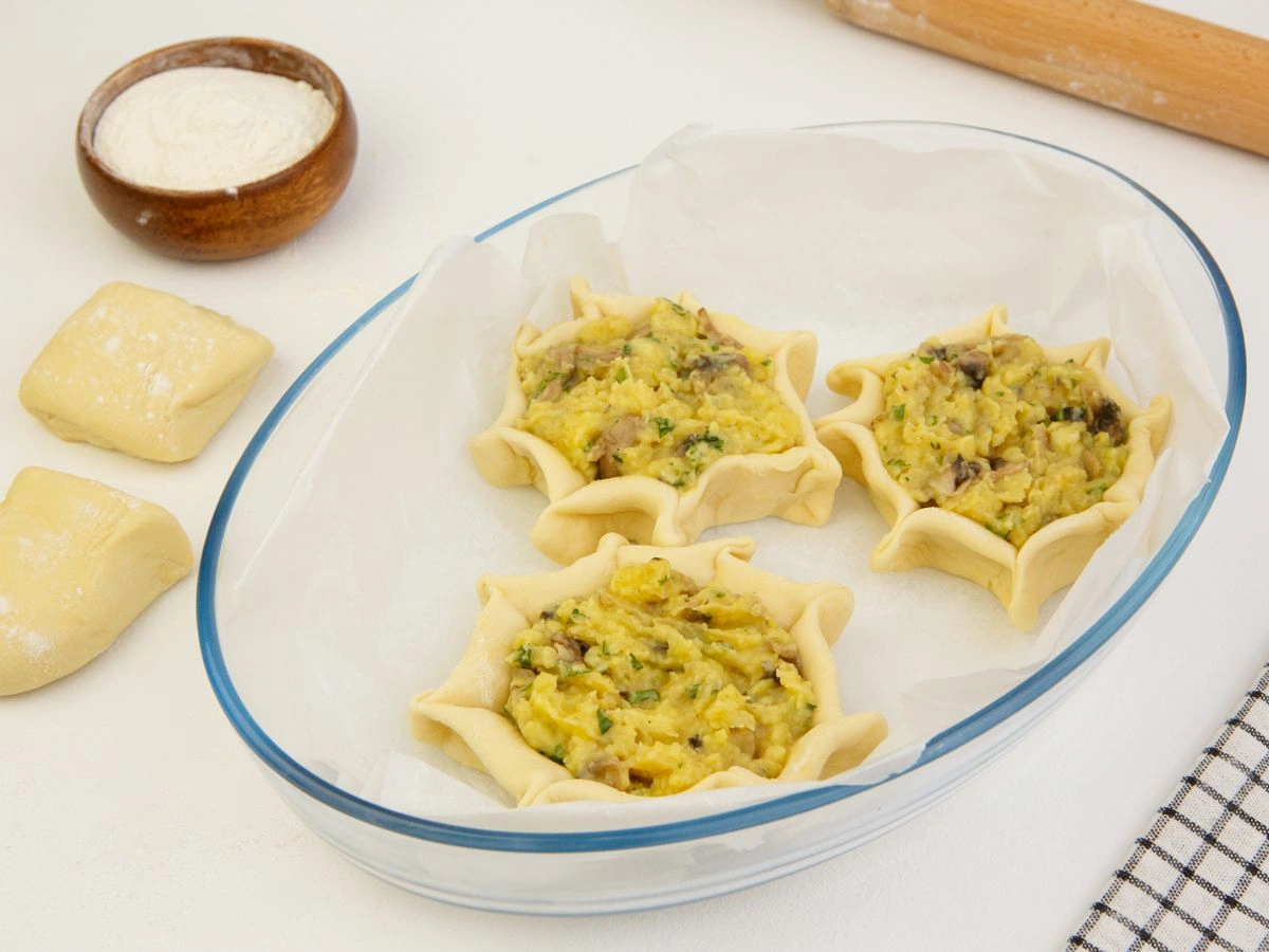 Шаг 11: Шаньги с грибами и картофелем