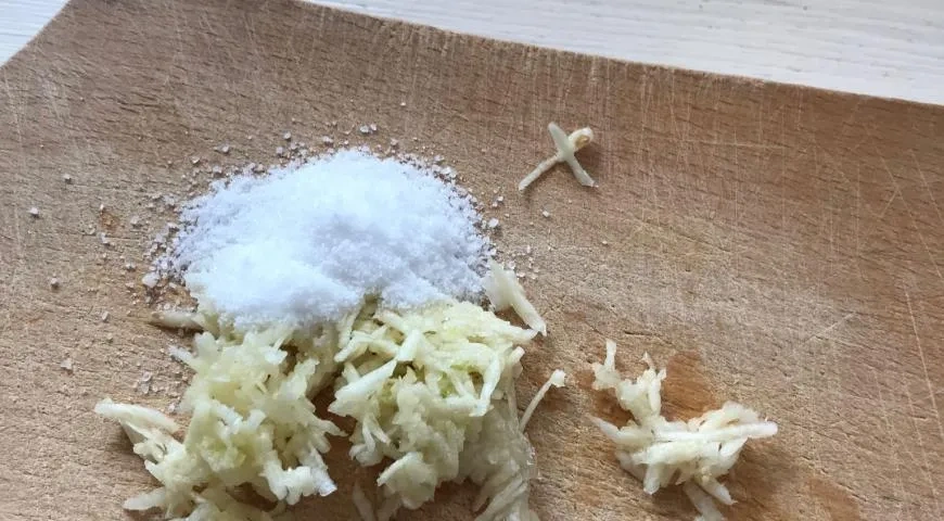 Щи из свежей капусты с курицей и помидорами: шаг 11