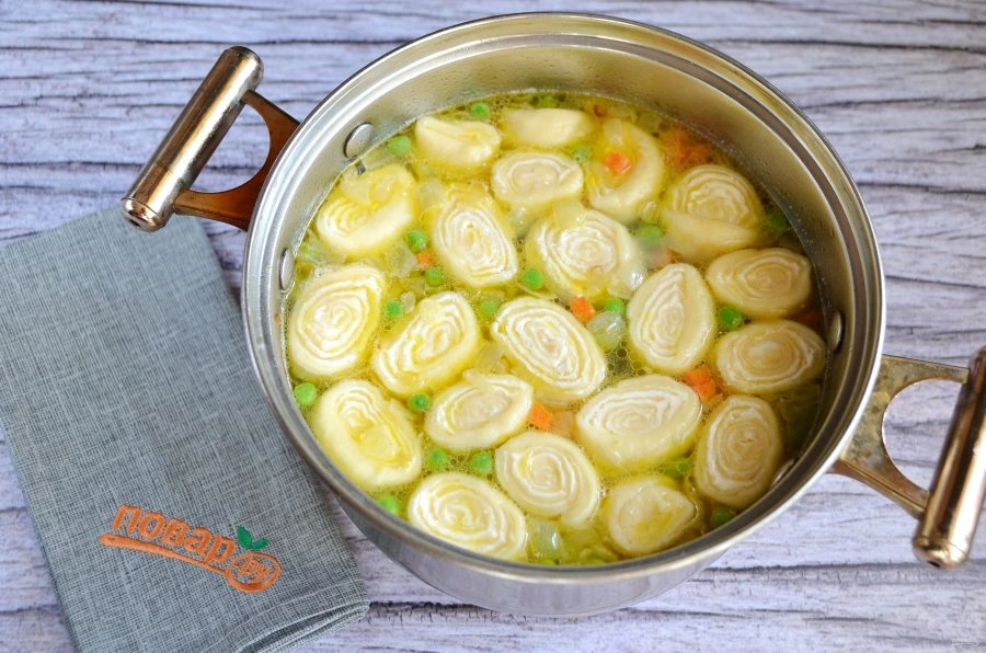 Шаг 11: Супом с сырными рулетиками
