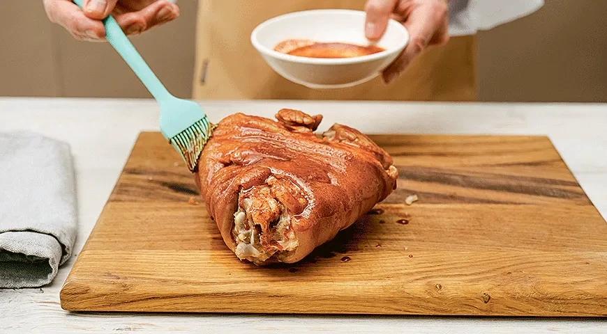 Свиная рулька в темном пиве с квашеной капустой: шаг 11