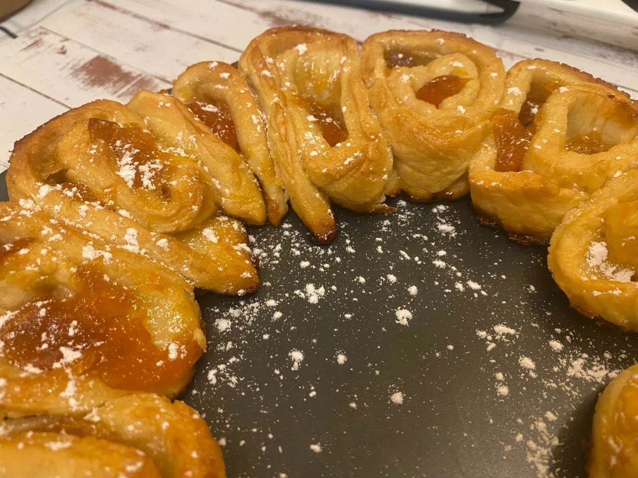 Шаг 11: Веночек абрикосовый из слоеного теста