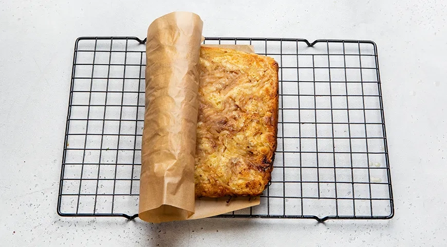 Яблочный рулет на сгущенном молоке: шаг 11