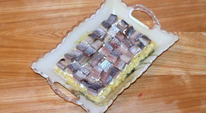 Закусочный торт Селедка под шубой: шаг 11