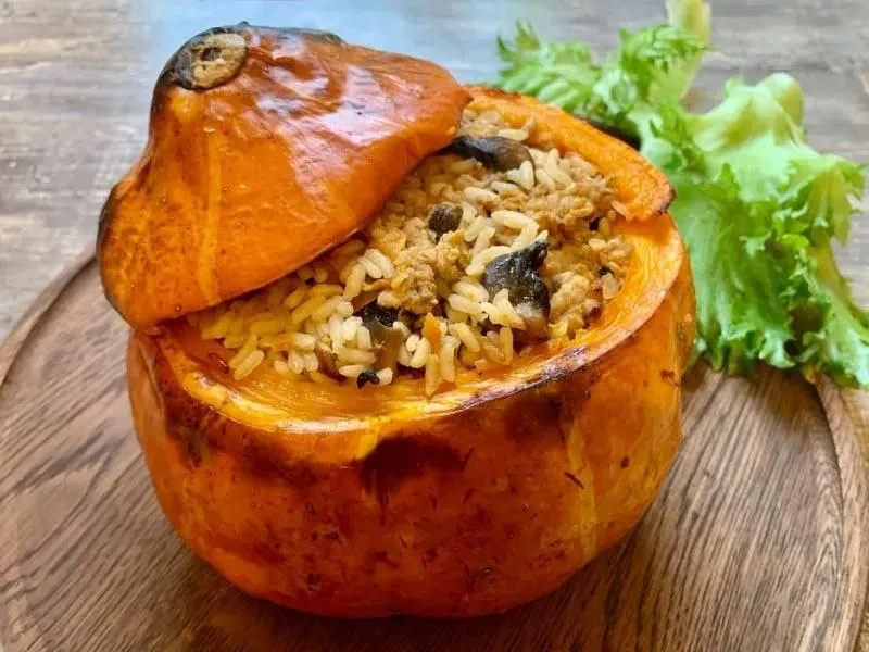 Запечённая тыква с рисом и грибами: шаг 11