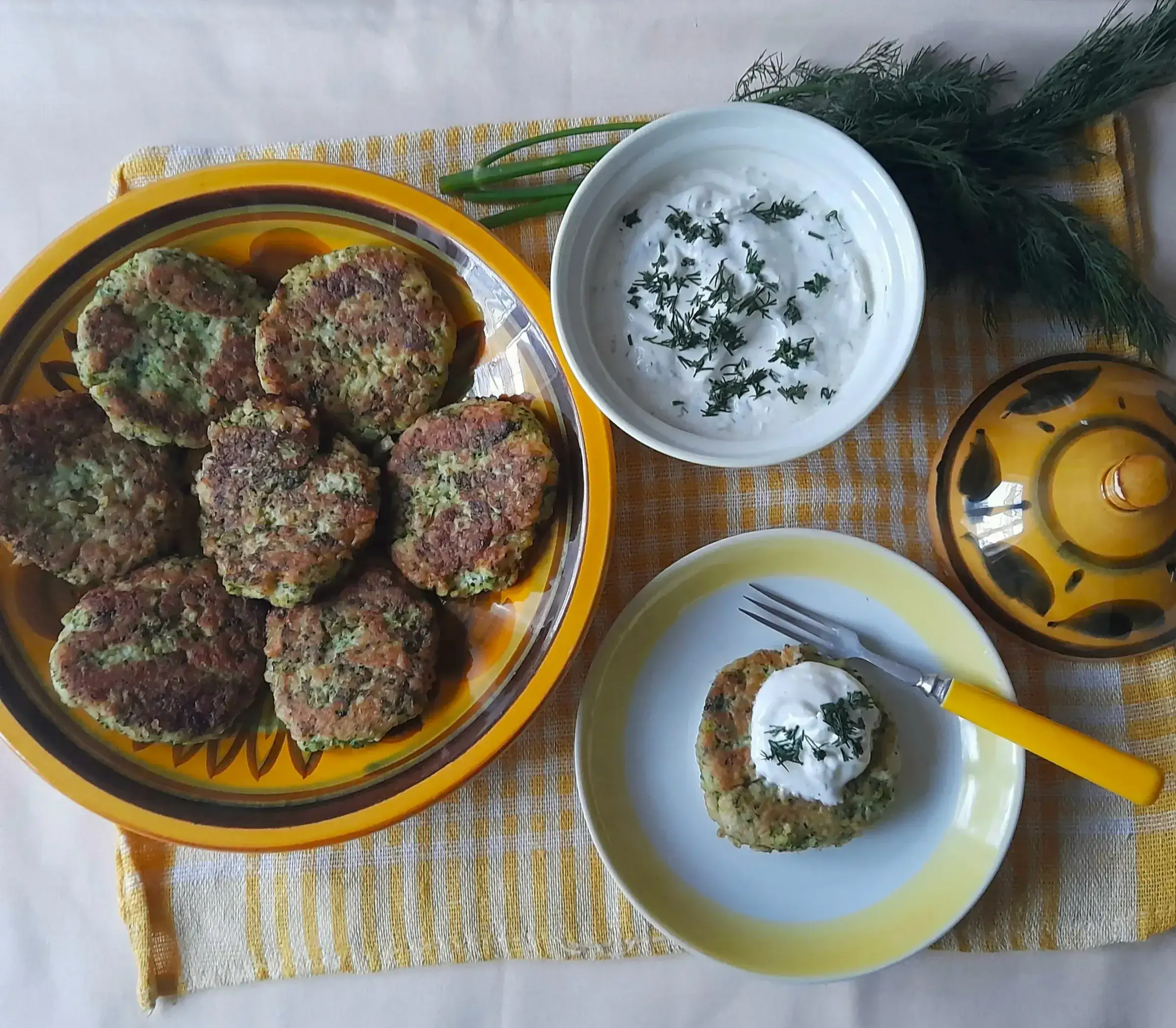 Биточки из брокколи со сметанным соусом: шаг 12