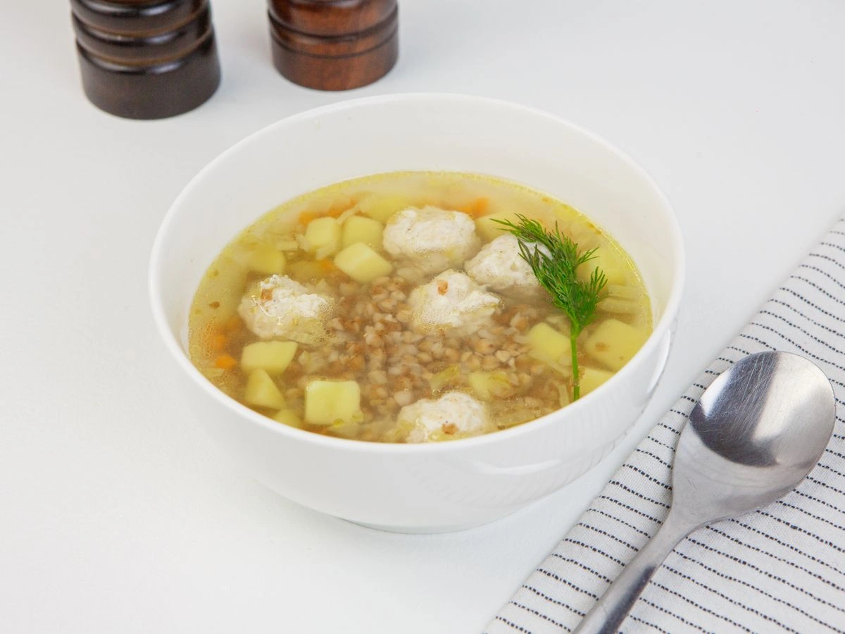 Шаг 12: Гречневый суп с фрикадельками