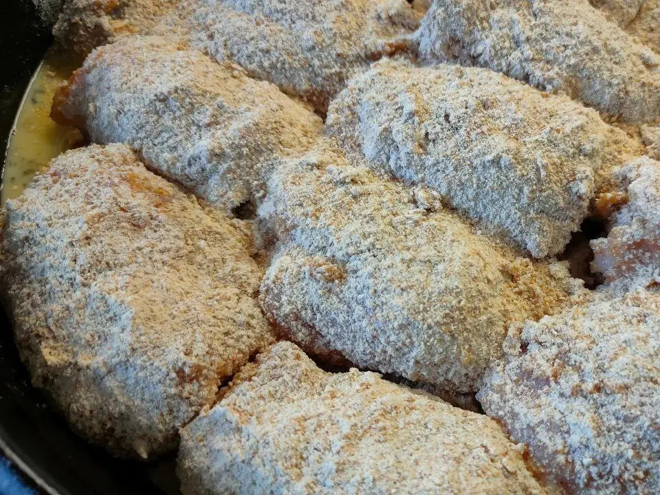 Шаг 12: Куриные бедра, запеченные в панировке