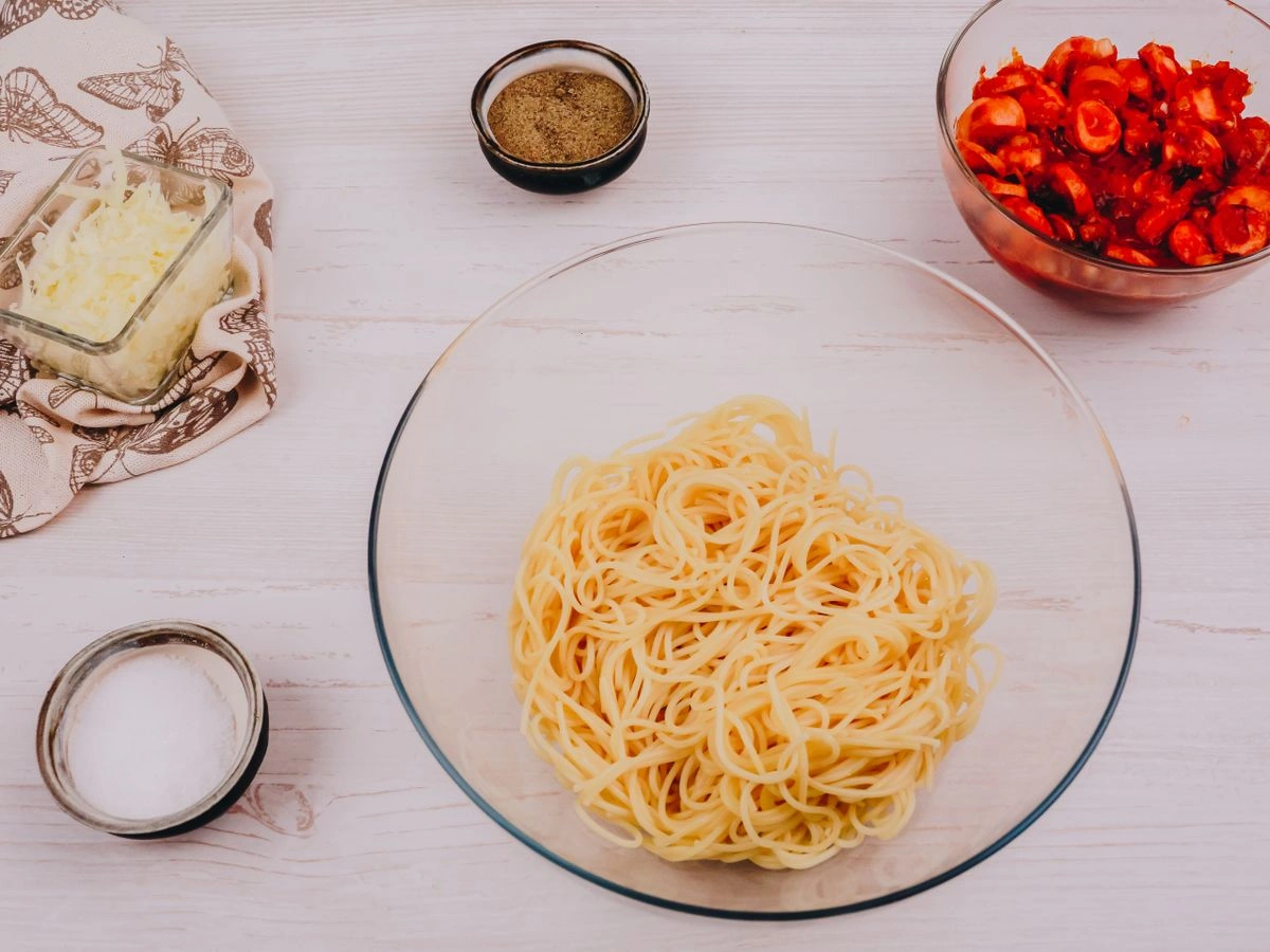 Шаг 12: Макароны с сосисками в томатном соусе