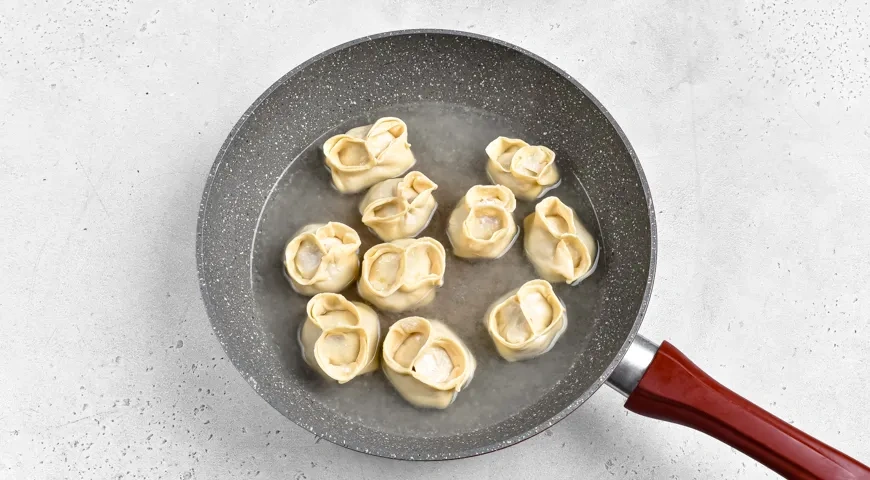 Манты на сковороде: шаг 12