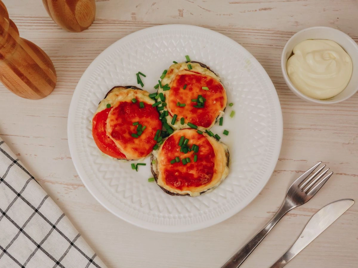 Шаг 12: Медальоны из баклажана