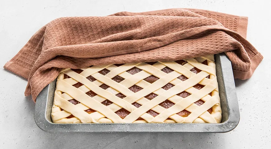 Пирог из дрожжевого теста с повидлом в духовке: шаг 12