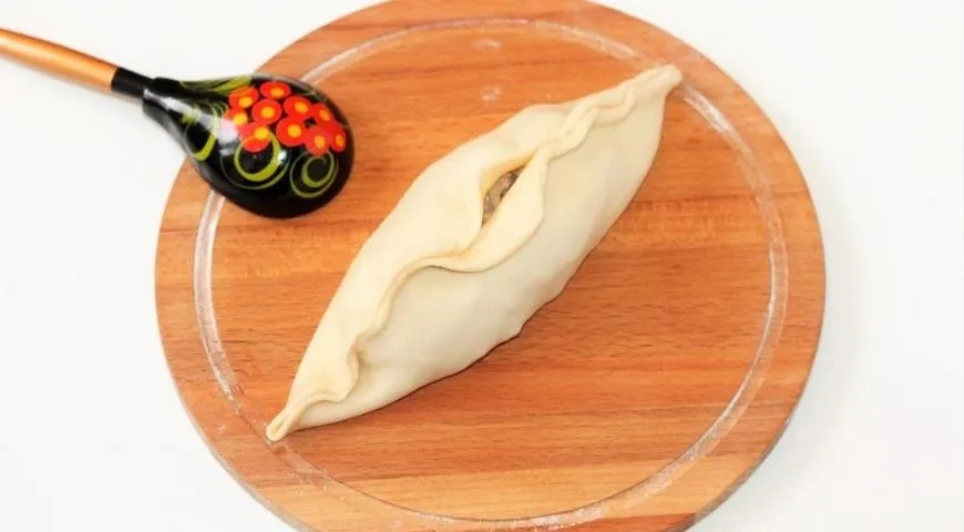 Расстегаи с капустой и мясом в духовке: шаг 12