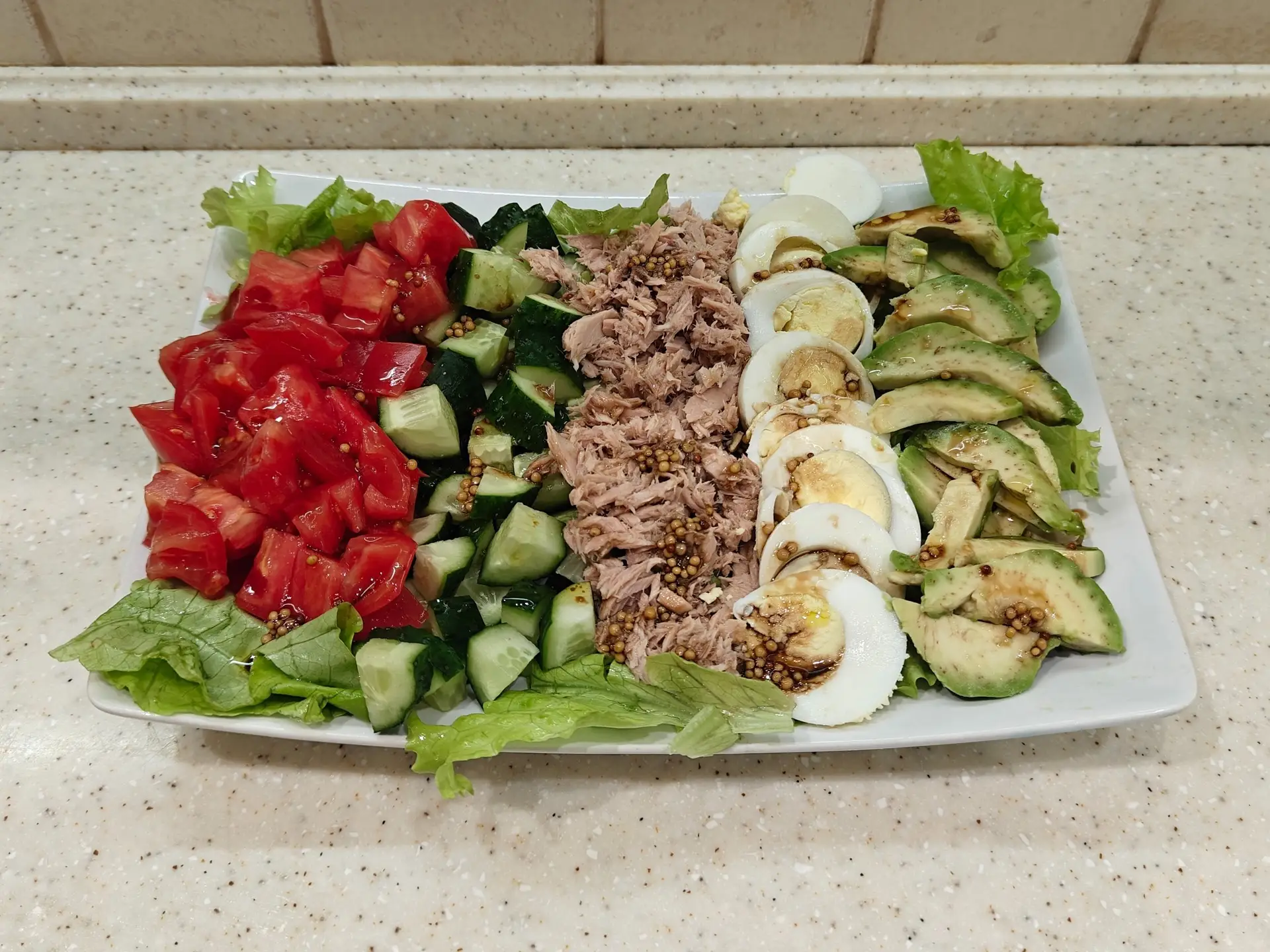 Шаг 12: Салат с тунцом и авокадо