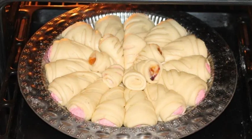 Слоеный пирог с малиновым джемом Махеевъ к 8 марта: шаг 12