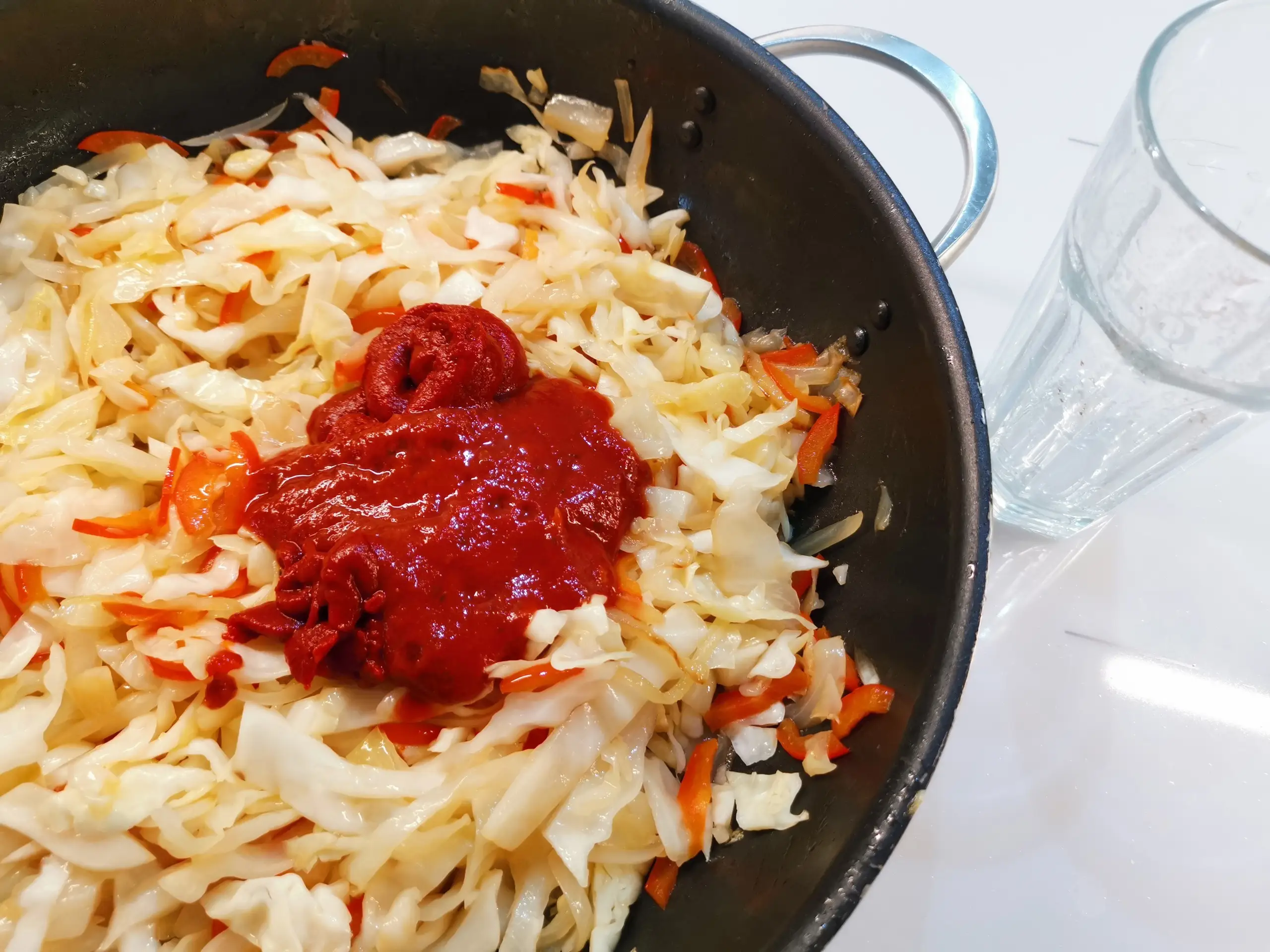 Шаг 12: Солянка с сосисками