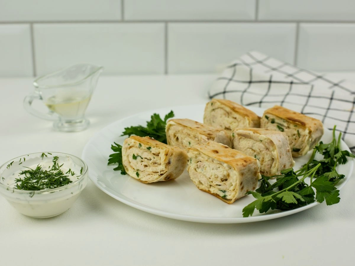 Шаг 12: Закуска из лаваша с курицей и плавленым сыром