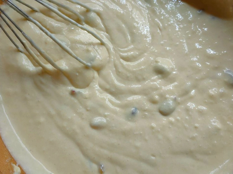 Шаг 13: Бисквитный пирог с изюмом и клюквой