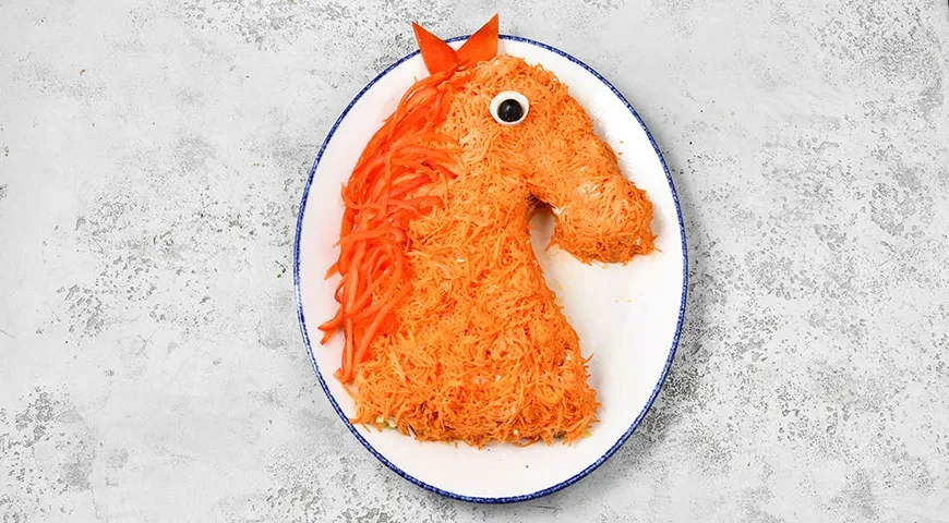 Новогодний салат «Лошадь»: шаг 13