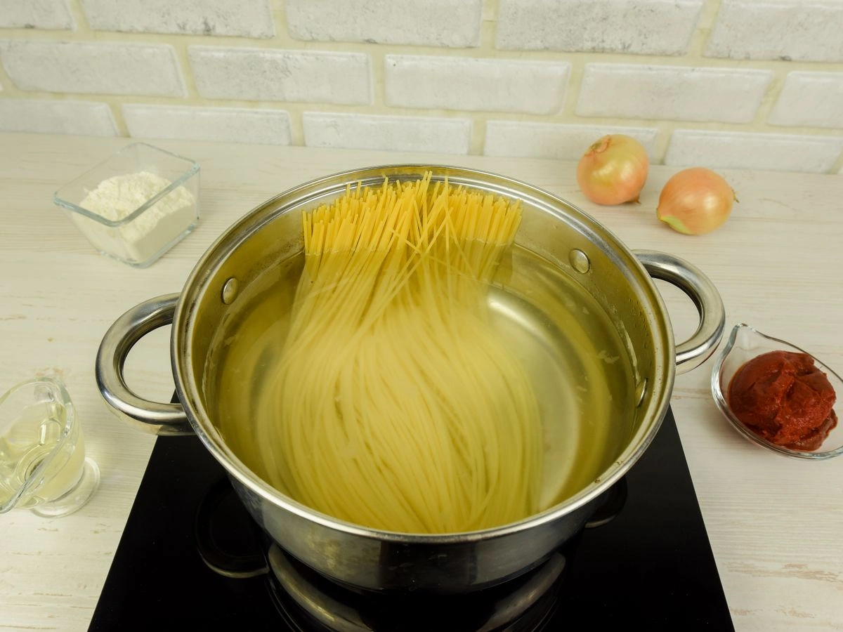 Шаг 13: Паста с фрикадельками