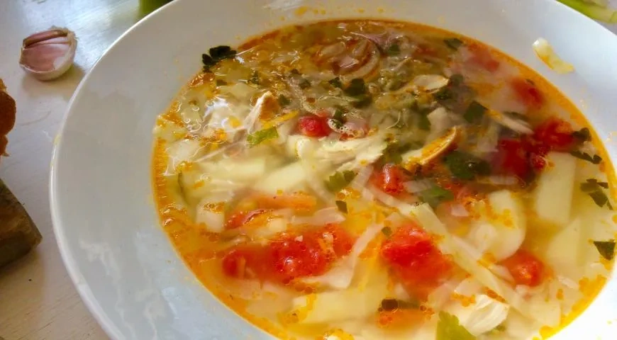 Щи из свежей капусты с курицей и помидорами: шаг 13