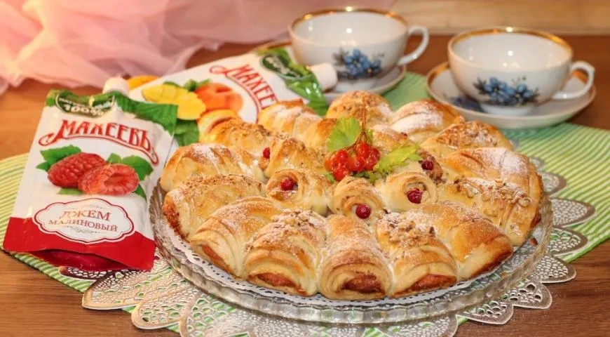 Слоеный пирог с малиновым джемом Махеевъ к 8 марта: шаг 13
