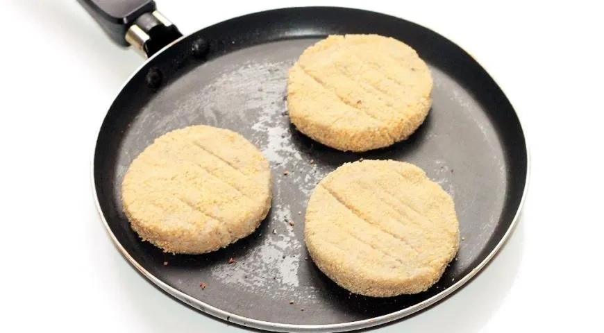 Сочные котлеты из баклажанов: шаг 13