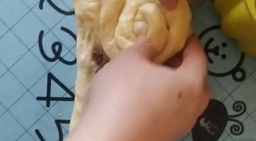 Кулич Краффин с изюмом: шаг 14