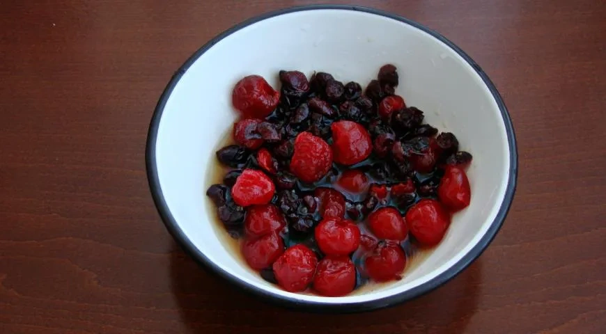 Кулич с вареной сгущенкой и миндалем: шаг 14