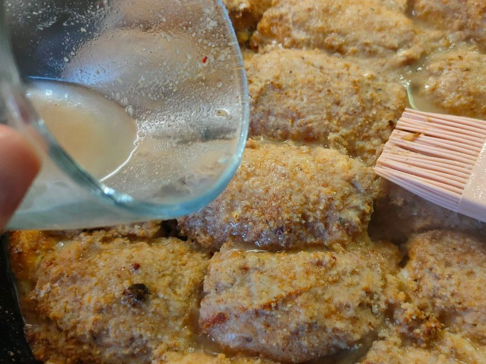 Шаг 14: Куриные бедра, запеченные в панировке